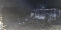 Мужчина пострадал на пожаре в переделанном под жилье автомобиле в Удмуртии - Комсомольская Правда