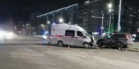 Автомобиль столкнулся с каретой скорой помощи на перекрестке в Югре - СургутИнформТВ