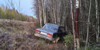 В Усть-Куломском районе легковушке «помешало» дерево - Bnkomi.Ru
