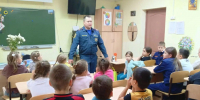 Иркутский пожарный Василий Эйхнер рассказывает детям о безопасности - МЧС Иркутской области