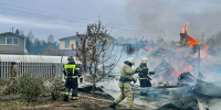 В Кирове более 20 спасателей тушили мощный пожар в частном секторе - ProGorod.Ru