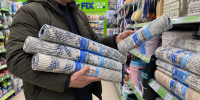 Отрезные резиновые коврики из Fix Price скупаю весь ноябрь: делаю из них тёплый заслон от сквозняков и мороза - 4 лайфхака для умной хозяйки - Pro Город Ухта