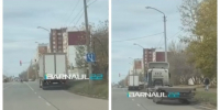 Фуры занимают полосу / Скриншот из видео Barnaul 22 - ИА Амител