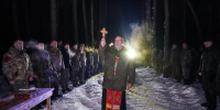 В Челябинске создали мурал со священником, благословляющим участников СВО - Южноуральская панорама