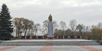 Александр Беглов на Гарнизонном кладбище Бреста возложил венки к памятнику Воину-освободителю - tvspb.ru - ТК Санкт-Петербург