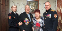 В честь Дня образования вневедомственной охраны крымские росгвардейцы поздравили ветерана службы - Росгвардия