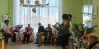 В хохольском поселке Орловка со 100-летием поздравили ветерана труда Татьяну Спивак - РИА Воронеж
