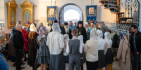 В день празднования иконы Божией Матери «Спорительница хлебов», митрополит Орловский и Болховский Тихон и епископ Ливенский и Малоархангельский Нектарий возглавили Божественную литургию в храме в честь иконы «Спорительница хлебов» на территории подсобного хозяйства «Орловский Колос», 28 октября 2026 года, Орловский муниципальный округ - Орловская и Ливенская епархия