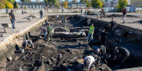 Сводки с полей: на месте Старого рынка в Пскове археологи исследуют деревянный слой - Pln-Pskov.Ru
