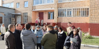 Сергей Мужальских проверил ход капитального ремонта кровли и пообщался с жителями - Городской округ Ступино