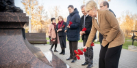 В кировском Сквере Трудовой Славы представили выставку под открытым небом «И поэтому мы победили!» - ГТРК Вятка