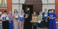 При Свято-Троицком  соборе возобновляются регулярные встречи участниц кружка церковной вышивки. - Свято-Троицкий собор