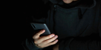 Россиянам рассказали об опасности доступа приложений к данным телефона - ТК Первый Тульский
