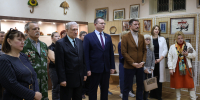 Сегодня Руководитель фракции СПРАВЕДЛИВАЯ РОССИЯ в Народном Совете ЛНР Геннадий Тараканов принял участие в удивительной персональной выставке 🎨 "Дерево, краски и немного волшебства" - Справедливая Россия