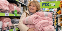 Скупаю «пледы-зефирки» в Fix Price за 79 рублей: дома чисто как в дорогом отеле — и мебель всегда под защитой - Prochepetsk.ru