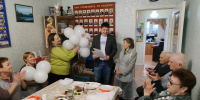 Активисты ЛДПР поздравили ветеранов Салехарда с Днем бабушек и дедушек - ЛДПР