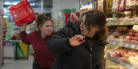 В Бурятии женщина ударила бывшую коллегу продуктовой корзиной и попала под следствие - Infpol.Ru