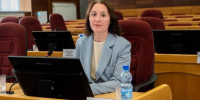 Руководитель амурского Народного фронта Светлана Тюкалова получила знак депутата Заксобрания региона - Asn24.Ru