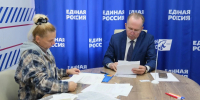 Игорь Седов провёл личный приём астраханцев: все вопросы взяты в работу - Комсомольская Правда