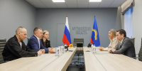 Андрей Чибис провел рабочую встречу с Героем России Артуром Орловым - Министерство информационной политики
