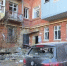 Беспилотник врезался в квартиру на четвёртом этаже жилого дома в Луганске – фото - Донецк Медиа