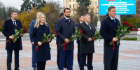 Делегация Республики Алтай возложила цветы к Монументу Победы в Минске - Сетевое издание Толк