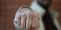 Ульяновцу по время драки в Заволжье дали по голове снегоуборочной лопатой - Комсомольская правда