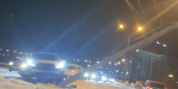 В Иркутске автомобиль снес опору линии электропередачивидео - КП-Иркутск