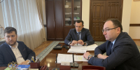 И. о председателя Государственного комитета КБР по тарифам и жилищному надзору Алим Макуашев совместно с заместителем председателя Алимом Гукепшевым приняли участие в совещании. - Комитет по тарифам и жилищному надзору