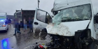 Семь человек пострадали в ДТП с маршруткой и грузовиком на Ставрополье - Телеканал СвоёТВ