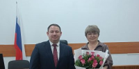 Коллектив Веневского районного суда Тульской области поздравил с юбилеем мирового судью судебного участка № 10 Веневского судебного района Семенову С.В. - Районный суд г. Венёв