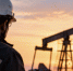 Нефтяникам в России стали платить в среднем больше 225 тысяч рублей - News.Astv.Ru
