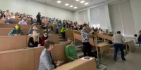 Сразу пять колледжей эвакуировали в Омске из-за сообщений о минировании - Om1.Ru