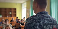 В Петропавловске-Камчатском офицер Росгвардии провел Урок мужества для школьников - Росгвардия