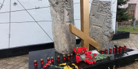 Цветы у Памятника жертвам политических репрессий - Управление культуры