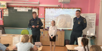 Безопасность превыше всего: Сотрудники МЧС провели урок жизни в домодедовской школе №12 - ГУ МЧС МО