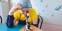 «Мир под микроскопом»: в приюте «Забота» прошло познавательное занятие - Министерство труда