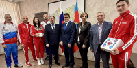 Татьяна Ильюченко и Вячеслав Перерядов встретились с алтайскими спортсменами - чемпионами мира по кикбоксингу - Законодательное Собрание