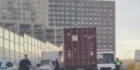 Авария с большегрузом возле ЖК «Томилино Парк»: появились кадры с места ДТП - Вести Подмосковья