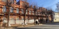 Жителей исторического здания в центре Костромы штрафуют за отсутствие миллионов на ремонт дома-памятника - Интернет-телевидение Логос