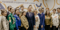 Губернатор Алтайского края Виктор Томенко встретился с командирами и комиссарами студенческих отрядов по итогам трудового сезона - Управление молодежной политики
