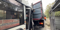 В Ростове автобус столкнулся с грузовиком коммунальщиков: на месте работают инспекторы - Городской репортёр