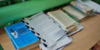 Баловать — русское слово, предполагается, что оно произошло от древнерусского «балы» («лясы, шутки») или от «балий» («врач») | Источник: Игорь До / E1.RU - 29.Ru