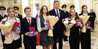 Юным брянцам торжественно вручили паспорта в правительстве Брянской области - БрянскToday.Ru