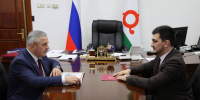 Руслан Гагиев встретился с представителем Минпросвещения РФ Идрисом Газдиевым - Сердало