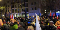 На акции протеста у Конституционного суда Варшавы много нетрезвых людей | Источник: NEXTA / Х - 29.Ru