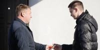 Александр Шуваев вручил ключи от нового жилья двум детям-сиротам в Прохоровке - Сетевое издание Знамя 31