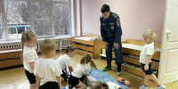 Студенты академии научили дошколят основам первой помощи - Сибирская пожарно-спасательная академия