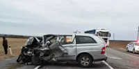 Водителей зажало в салонах кроссовера и  внедорожника в ДТП на донской трассе - DonDay.Ru