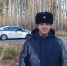 Полицейский в форменной шапке на переднем плане; за ним патрульный автомобиль ДПС на просёлочной дороге у леса - 168.Ru